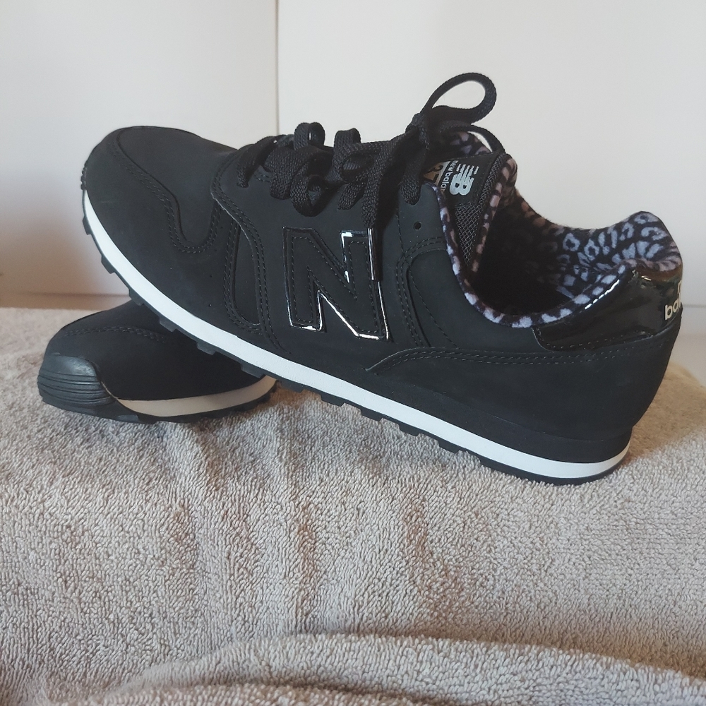 New Balance 375 women's size 10 sneakers black.